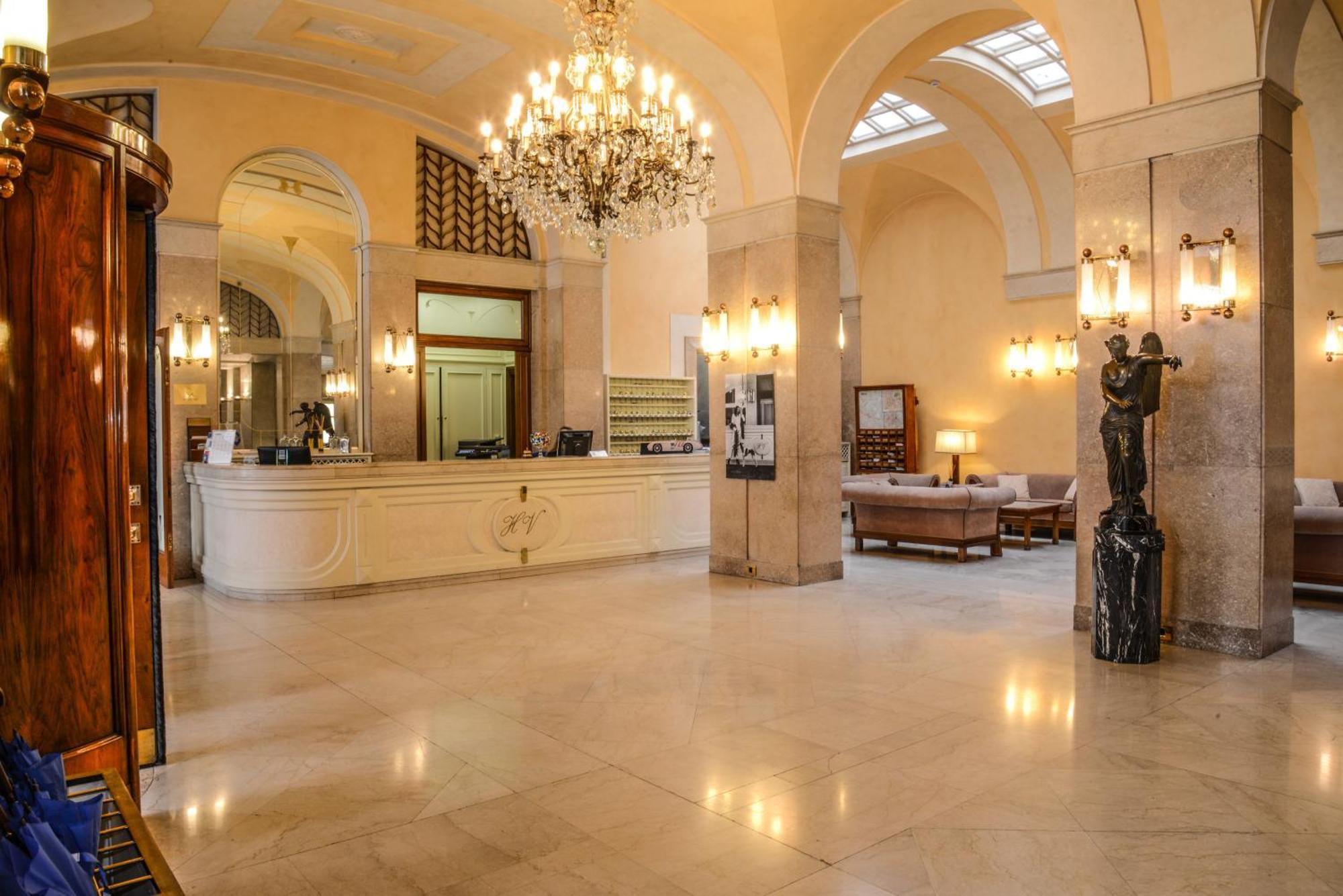 Hotel Vittoria Brescia Exterior foto Lobby